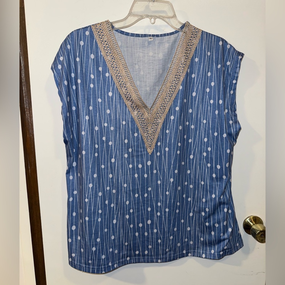 Women’s Blue and White V-neck Top Blouse Lace Trim Size XL